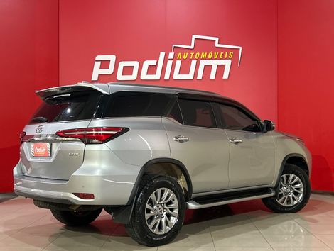 Toyota Hilux SW4 SRX 4x4 2.8 TDI 16V Dies. Aut.