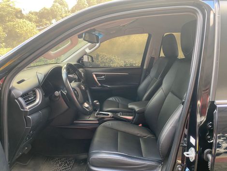 Toyota Hilux SW4 SRX 4x4 2.8 TDI 16V Dies. Aut.