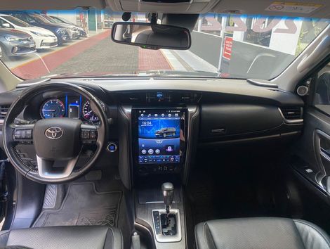 Toyota Hilux SW4 SRX 4x4 2.8 TDI 16V Dies. Aut.