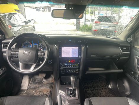 Toyota Hilux SW4 SRX 4x4 2.8 TDI 16V Dies. Aut.