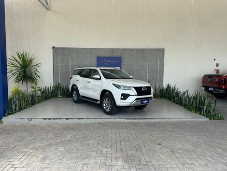 Toyota Hilux SW4 SRX 4x4 2.8 TDI 16V Dies. Aut.