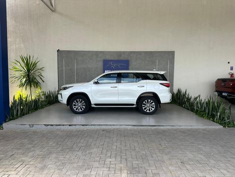 Toyota Hilux SW4 SRX 4x4 2.8 TDI 16V Dies. Aut.