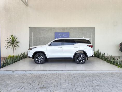 Toyota Hilux SW4 SRX Plat. 4x4 2.8 TB Die. Aut.