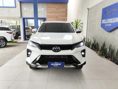 Toyota Hilux SW4 SRX Plat. 4x4 2.8 TB Die. Aut.