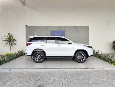 Toyota Hilux SW4 SRX Plat. 4x4 2.8 TB Die. Aut.