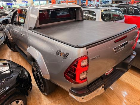 Toyota Hilux CD SRX Plus 4x4 2.8 TDI Die. Aut.