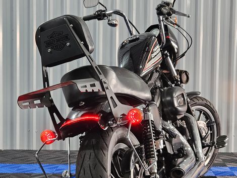 Harley XL 883 R