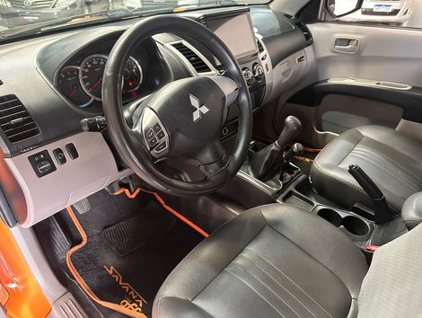 Mitsubishi L200 Triton Savana 3.2 CD TBI Dies. Mec.