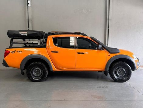 Mitsubishi L200 Triton Savana 3.2 CD TBI Dies. Mec.