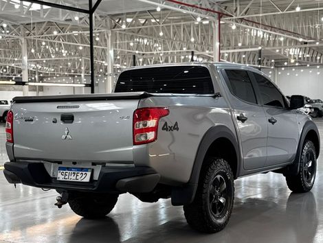 Mitsubishi L200 Tri. Outdo. GLS 2.4 CD 4x4 Die. Aut