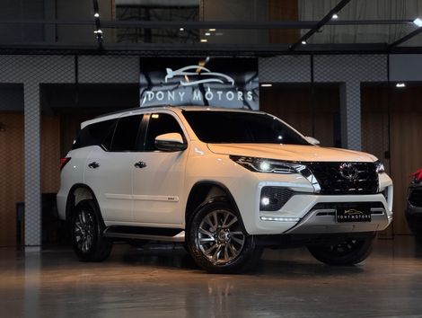 Toyota Hilux SW4 SRX 4x4 2.8 TDI 16V Dies. Aut.