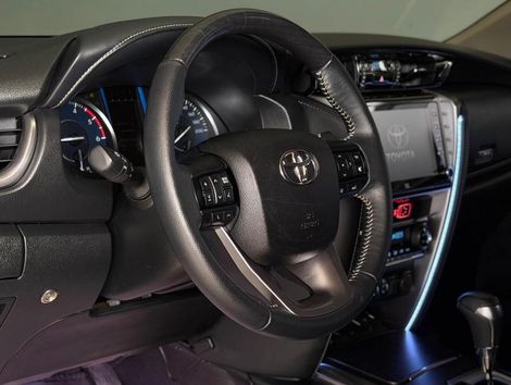 Toyota Hilux SW4 SRX 4x4 2.8 TDI 16V Dies. Aut.