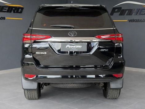 Toyota Hilux SW4 SRX 4x4 2.8 TDI 16V Dies. Aut.