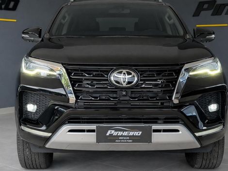 Toyota Hilux SW4 SRX 4x4 2.8 TDI 16V Dies. Aut.