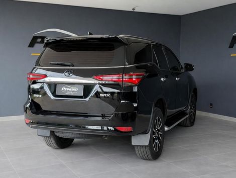 Toyota Hilux SW4 SRX 4x4 2.8 TDI 16V Dies. Aut.