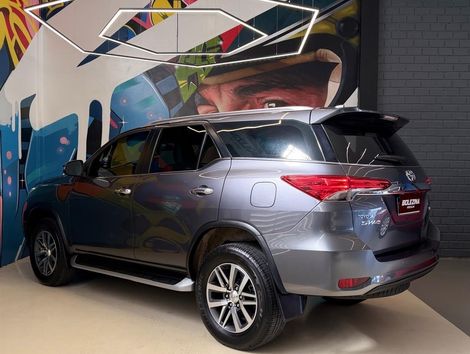 Toyota Hilux SW4 SRX 4x4 2.8 TDI 16V Dies. Aut.