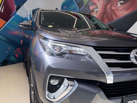 Toyota Hilux SW4 SRX 4x4 2.8 TDI 16V Dies. Aut.