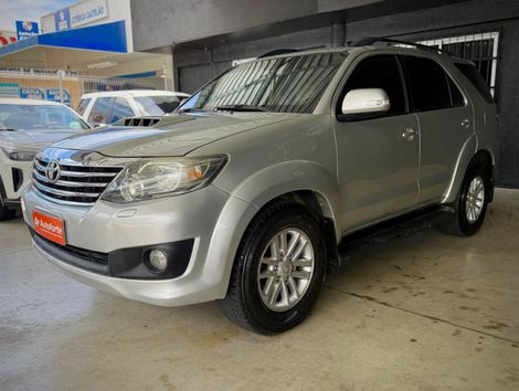 Toyota Hilux SW4 SRV D4-D 4x4 3.0 TDI Dies. Aut