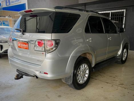 Toyota Hilux SW4 SRV D4-D 4x4 3.0 TDI Dies. Aut