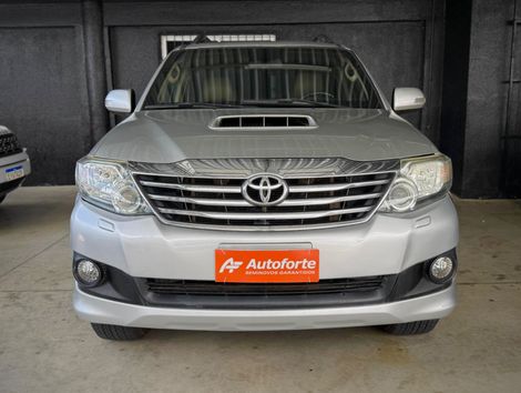 Toyota Hilux SW4 SRV D4-D 4x4 3.0 TDI Dies. Aut