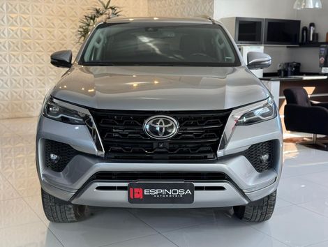 Toyota Hilux SW4 SRX 4x4 2.8 TDI 16V Dies. Aut.