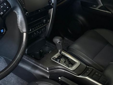 Toyota Hilux SW4 SRX 4x4 2.8 TDI 16V Dies. Aut.