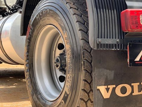 VOLVO VM 330 4x2 2p (diesel) (E5)