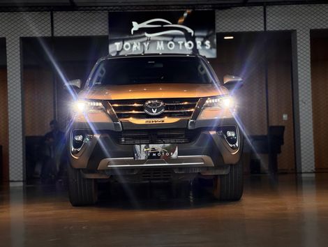 Toyota Hilux SW4 SRX 4x4 2.8 TDI 16V Dies. Aut.