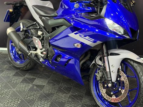 YAMAHA YZF R-3 321/ABS