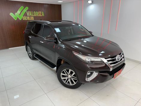 Toyota Hilux SW4 SRX 4x4 2.8 TDI 16V Dies. Aut.