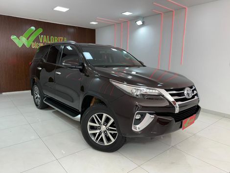 Toyota Hilux SW4 SRX 4x4 2.8 TDI 16V Dies. Aut.