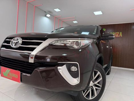 Toyota Hilux SW4 SRX 4x4 2.8 TDI 16V Dies. Aut.