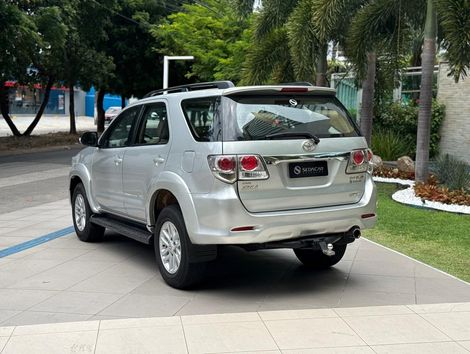 Toyota Hilux SW4 SRV D4-D 4x4 3.0 TDI Dies. Aut