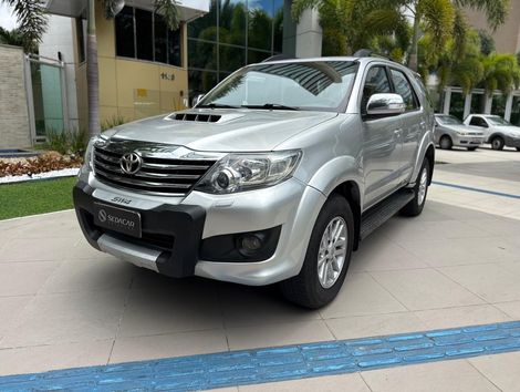 Toyota Hilux SW4 SRV D4-D 4x4 3.0 TDI Dies. Aut