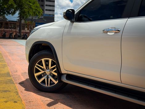 Toyota Hilux SW4 SRX 4x4 2.8 TDI 16V Dies. Aut.