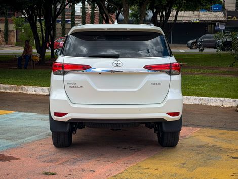 Toyota Hilux SW4 SRX 4x4 2.8 TDI 16V Dies. Aut.