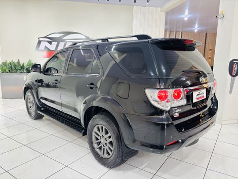 Toyota Hilux SW4 SRV D4-D 4x4 3.0 TDI Dies. Aut