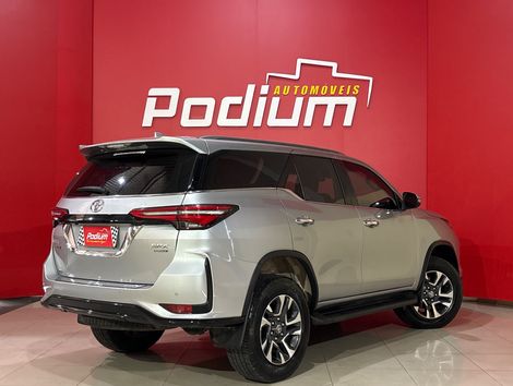 Toyota Hilux SW4 SRX Plat. 4x4 2.8 TB Die. Aut.