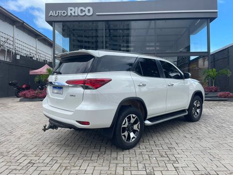 Toyota Hilux SW4 SRX 4x4 2.8 TDI 16V Dies. Aut.