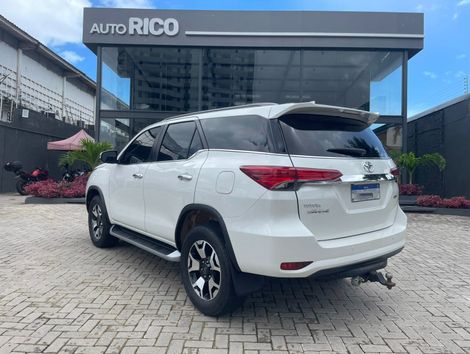 Toyota Hilux SW4 SRX 4x4 2.8 TDI 16V Dies. Aut.