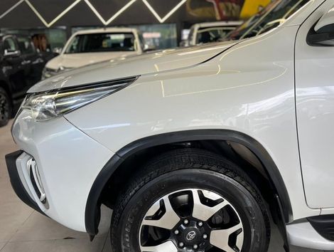 Toyota Hilux SW4 SRX Diamo. 4x4 2.8 TB Die Aut.