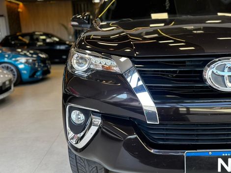 Toyota Hilux SW4 SRX 4x4 2.8 TDI 16V Dies. Aut.