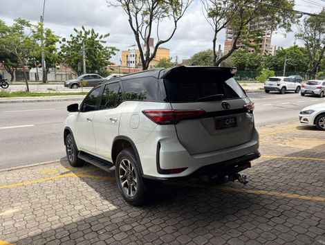 Toyota Hilux SW4 SRX 4x4 2.8 TDI 16V Dies. Aut.