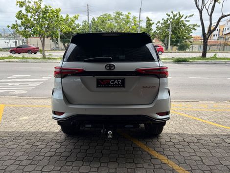 Toyota Hilux SW4 SRX 4x4 2.8 TDI 16V Dies. Aut.