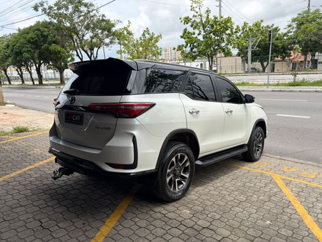 Toyota Hilux SW4 SRX 4x4 2.8 TDI 16V Dies. Aut.