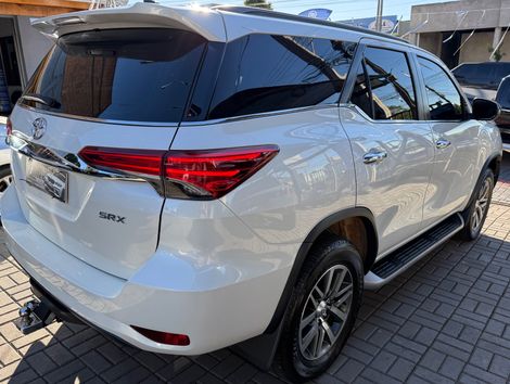 Toyota Hilux SW4 SRX 4x4 2.8 TDI 16V Dies. Aut.