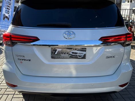 Toyota Hilux SW4 SRX 4x4 2.8 TDI 16V Dies. Aut.