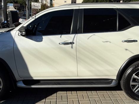 Toyota Hilux SW4 SRX 4x4 2.8 TDI 16V Dies. Aut.