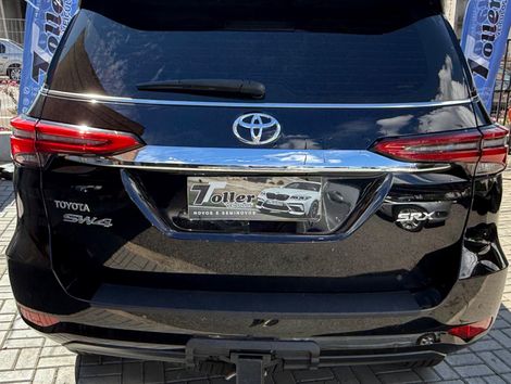 Toyota Hilux SW4 SRX 4x4 2.8 TDI 16V Dies. Aut.