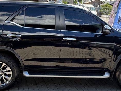 Toyota Hilux SW4 SRX 4x4 2.8 TDI 16V Dies. Aut.